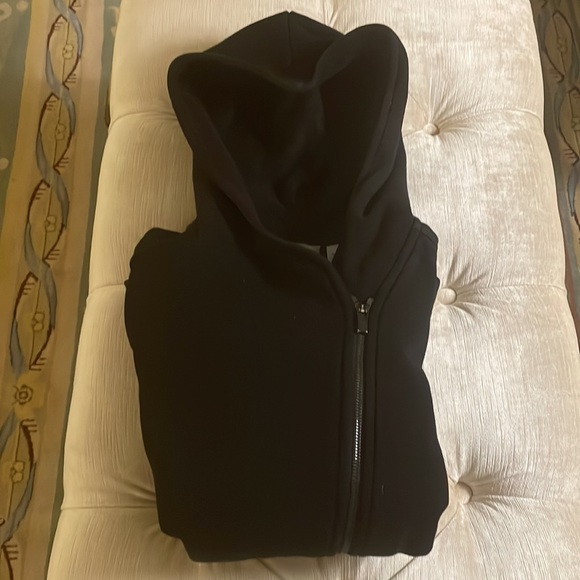 Althleta diagonal zip up hoodie. Black Size Medium - Picture 6 of 6